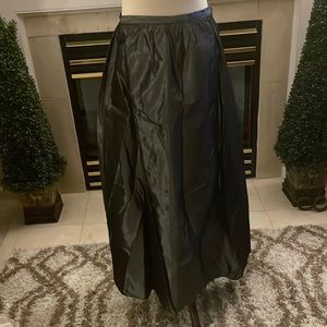 Pewter taffeta like material size 8 runs more like a 6 side zipper